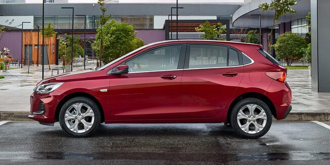 Chevrolet Onix Premier - Lateral de tu Hatchback