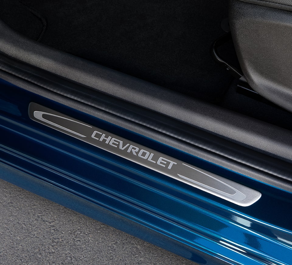 Chevrolet Onix Accesorios - Protector Umbral de tu Sedan