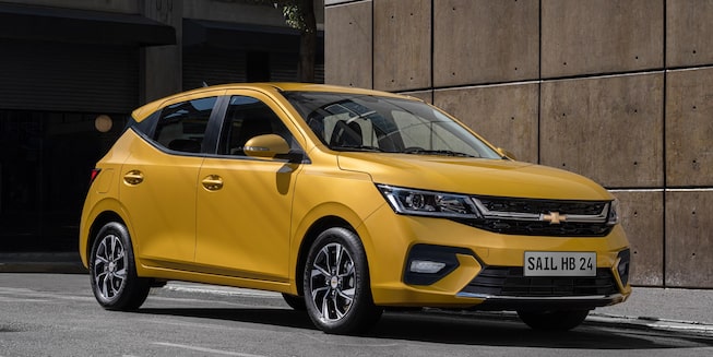 Chevrolet Sail Hatchback, vista frente lateral ciudad