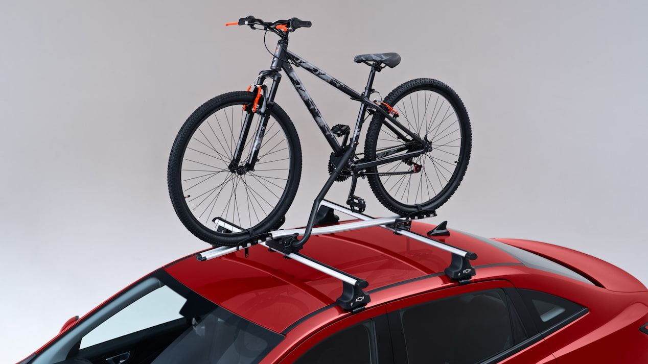 Lleva tu bicicleta a todas partes en tu Chevrolet Sail Sedán con el accesorio portabicicletas