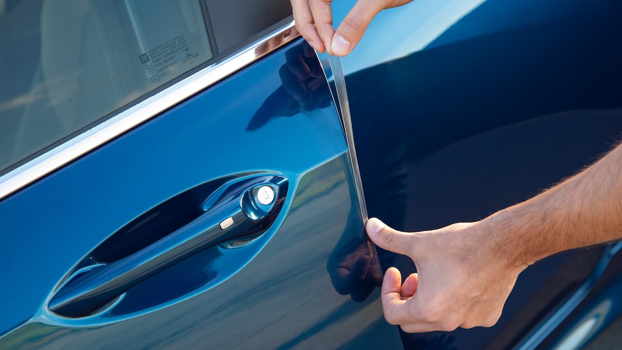 Embellece tu Chevrolet Sail Sedán con el accesorio cinta de puerta
