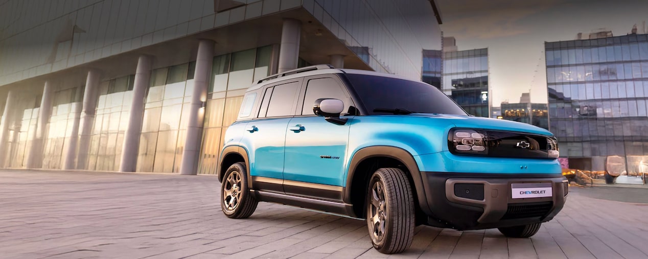 Chevrolet Spark EUV estacionado en zona urbana.