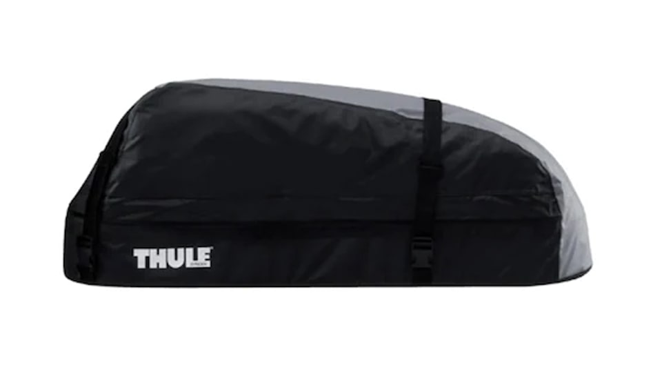 Transporta todo lo que quieras a bordo del techo de tu camioneta Chevrolet Silverado con el baúl de techo Thule Ranger 90