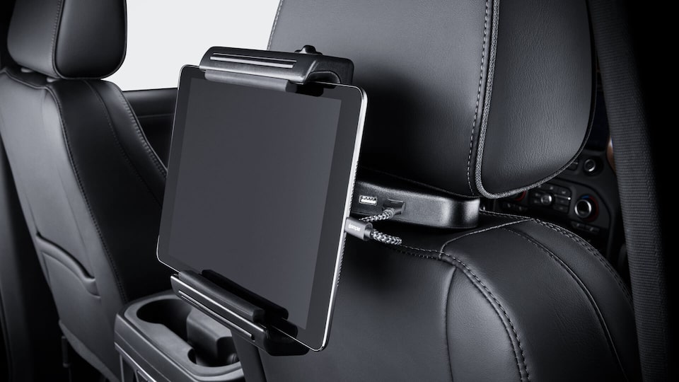 Las porta tablet sostienen de forma segura una tablet contra el respaldo de tu camioneta Chevrolet Silverado