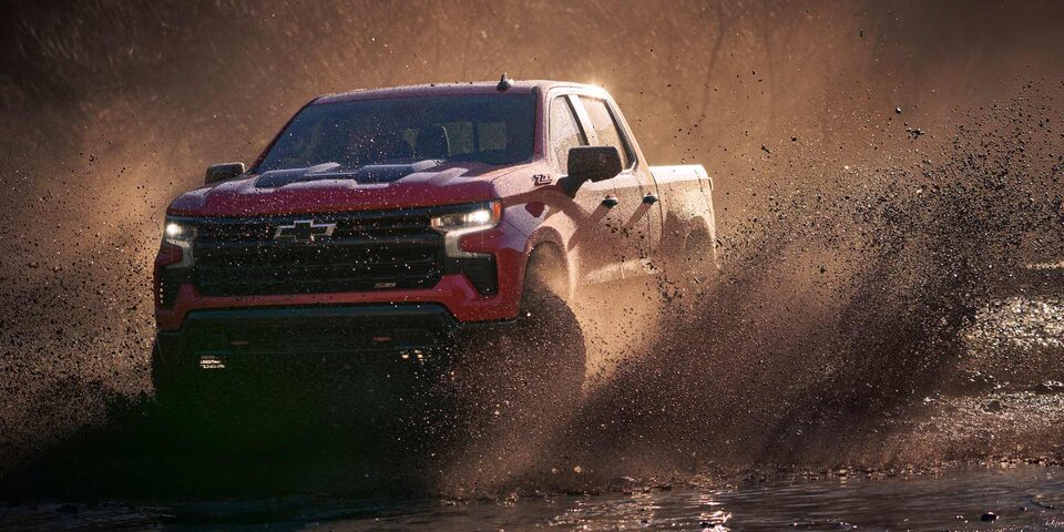 Chevrolet Silverado ZR2 está hecha para todos los caminos