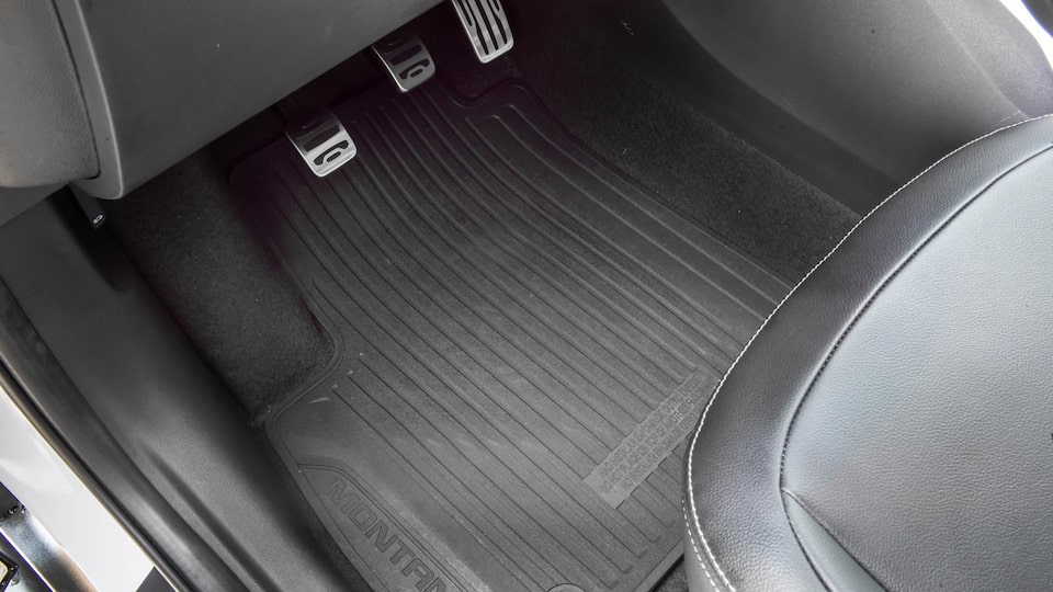 Protege tu pick up Chevrolet Montana con los cubrepisos de PVC
