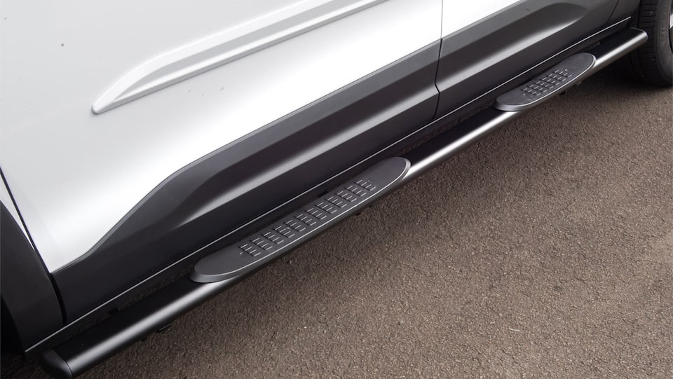 Aporta funcionalidad a tu pick up Chevrolet Montana con la pisadera lateral negra