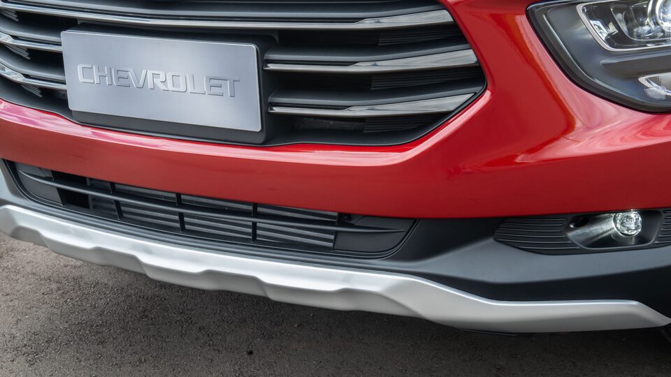 Dale aspecto deportivo a tu pick up Chevrolet Montana con la extensión de parachoques delantero