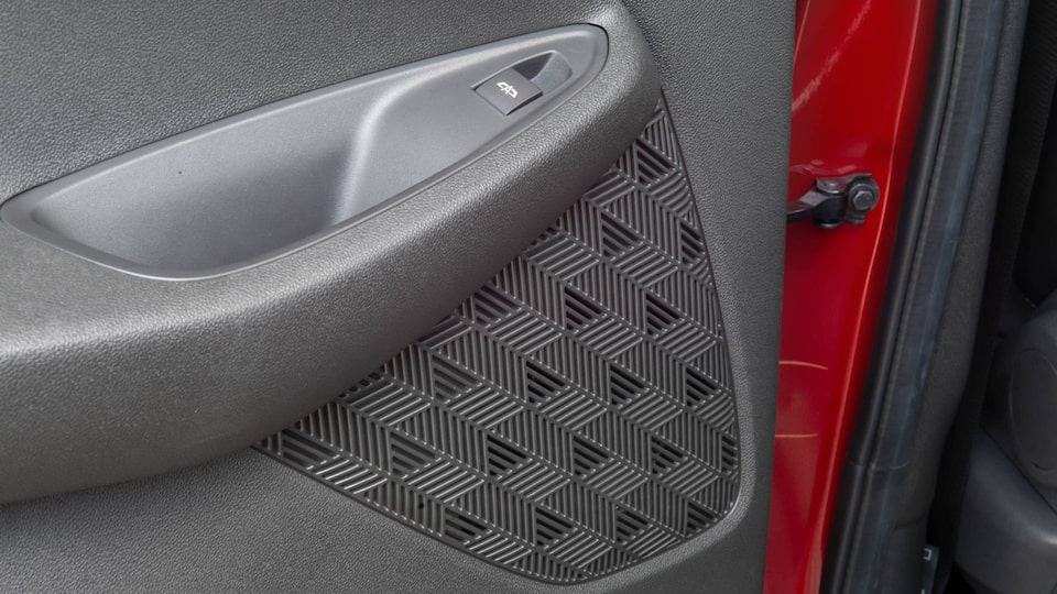 Mejora el audio de tu pickup Chevrolet Montana con los parlantes traseros