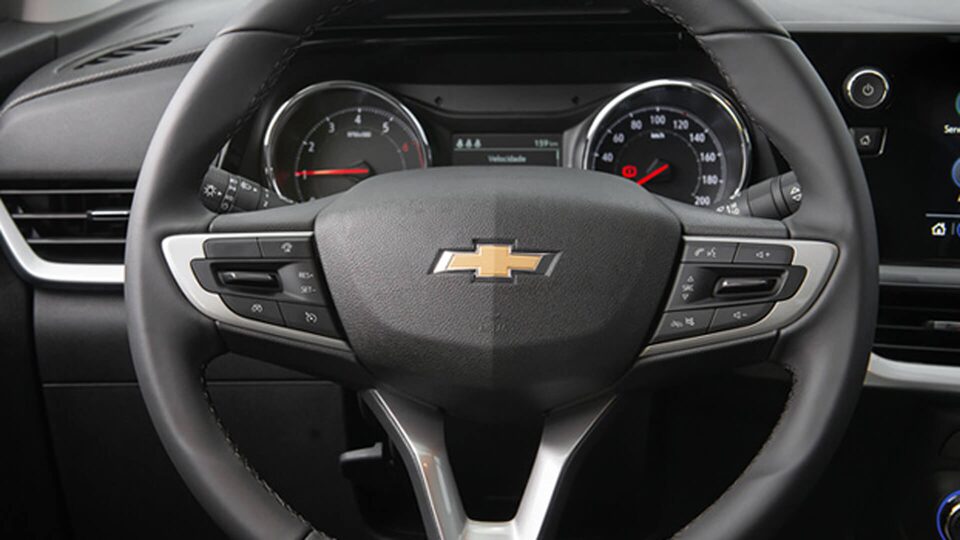 Detalle del volante en el tablero de la pick up Chevrolet Montana