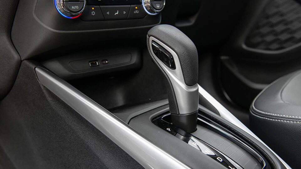 Detalle palanca de cambios de la pick up Chevrolet Montana