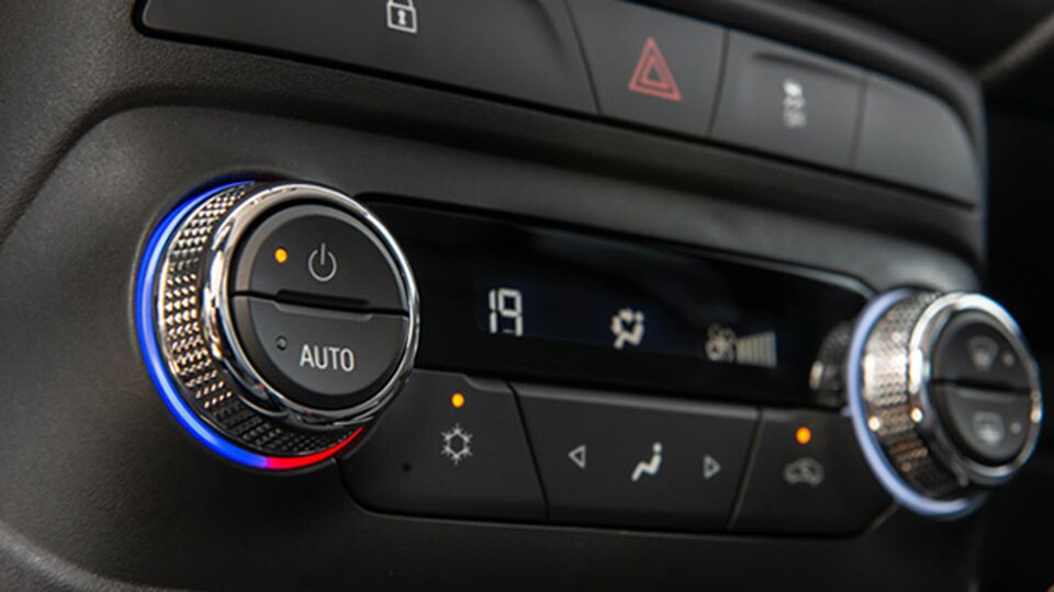 Detalle de los controles de la pick up Chevrolet Montana