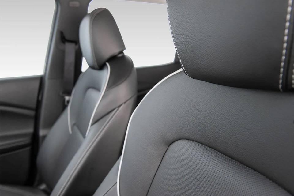 Detalle del tapizado de los asientos delanteros de la pick up Chevrolet Montana