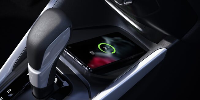 Detalle del cargador wireless de la pick up Chevrolet Montana