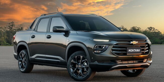 Vista frente lateral de la pick up Chevrolet Montana
