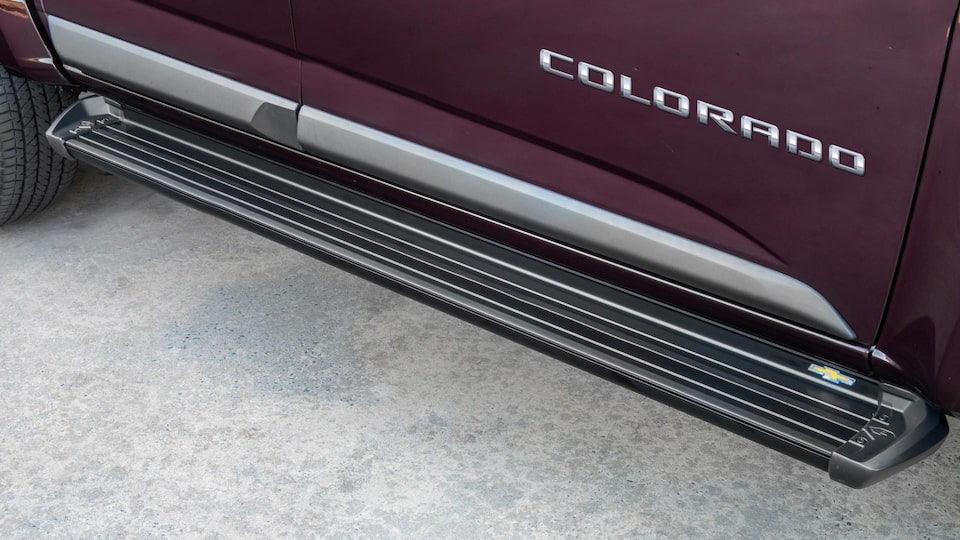 Accesorio Chevrolet Colorado - Pisadera lateral negra de aluminio