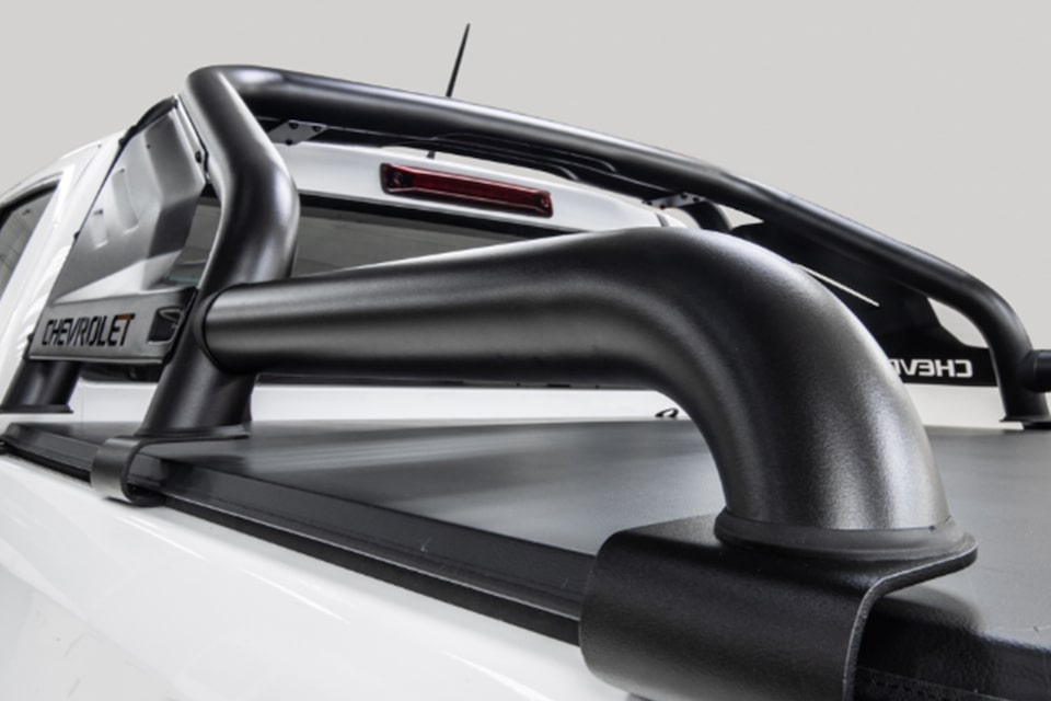 La barra antivuelcos extendida da un estilo off road a tu camioneta Chevrolet Colorado Z71