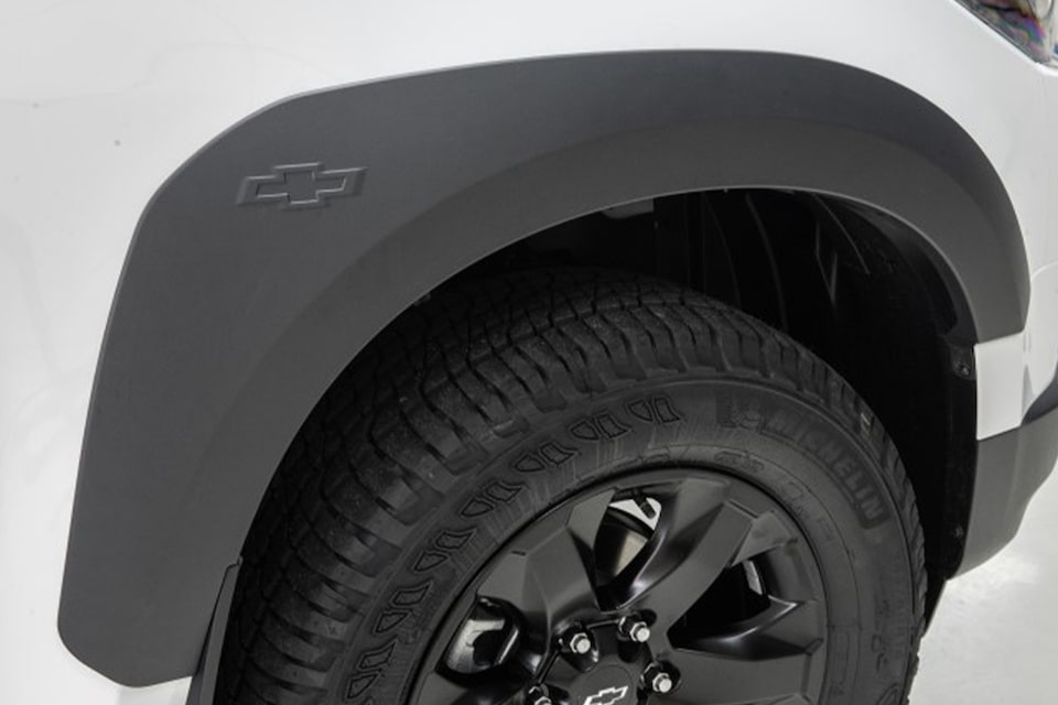 Incorpore protección adicional a su Chevrolet Colorado Z71 con las molduras tapabarros
