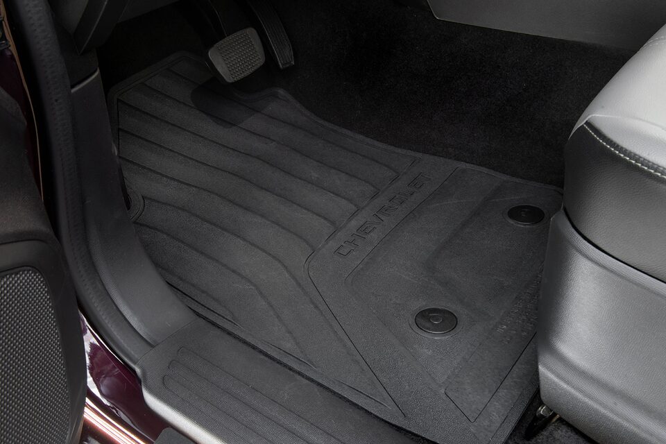 Manten tu Chevrolet Colorado Z71 limpia con los cubrepisos de PVC