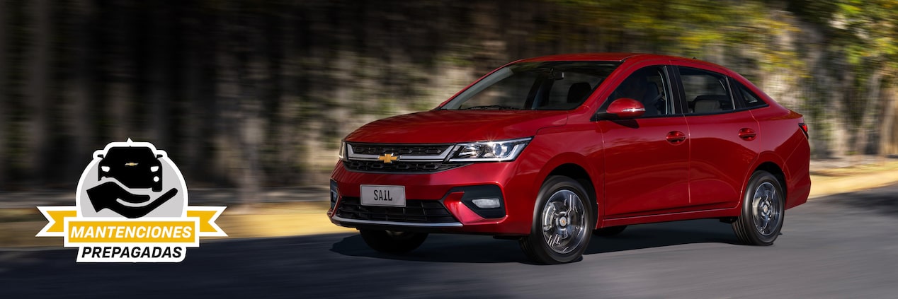 Chevrolet Sail Sedán circulando por una carretera.