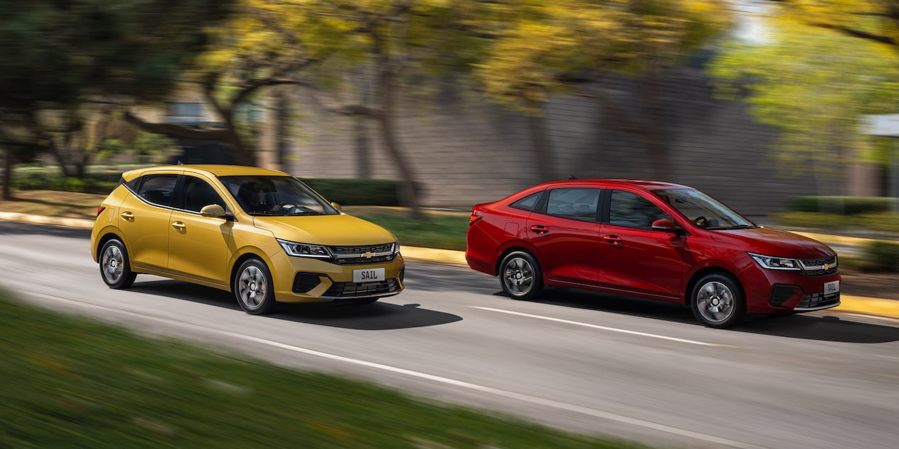 Fotos exteriores de Chevrolet Sail Sedán Rojo y Chevrolet Sail Hatchback Amarillo