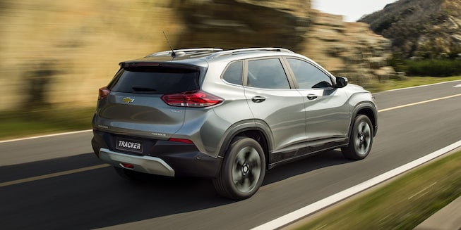 Chevrolet-Tracker-Lateral-Carretera