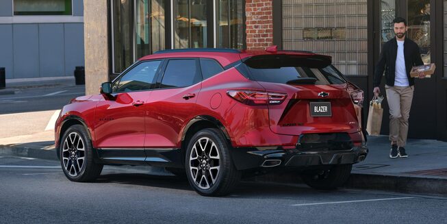 Vista exterior trasera de la SUV Chevrolet Blazer RS