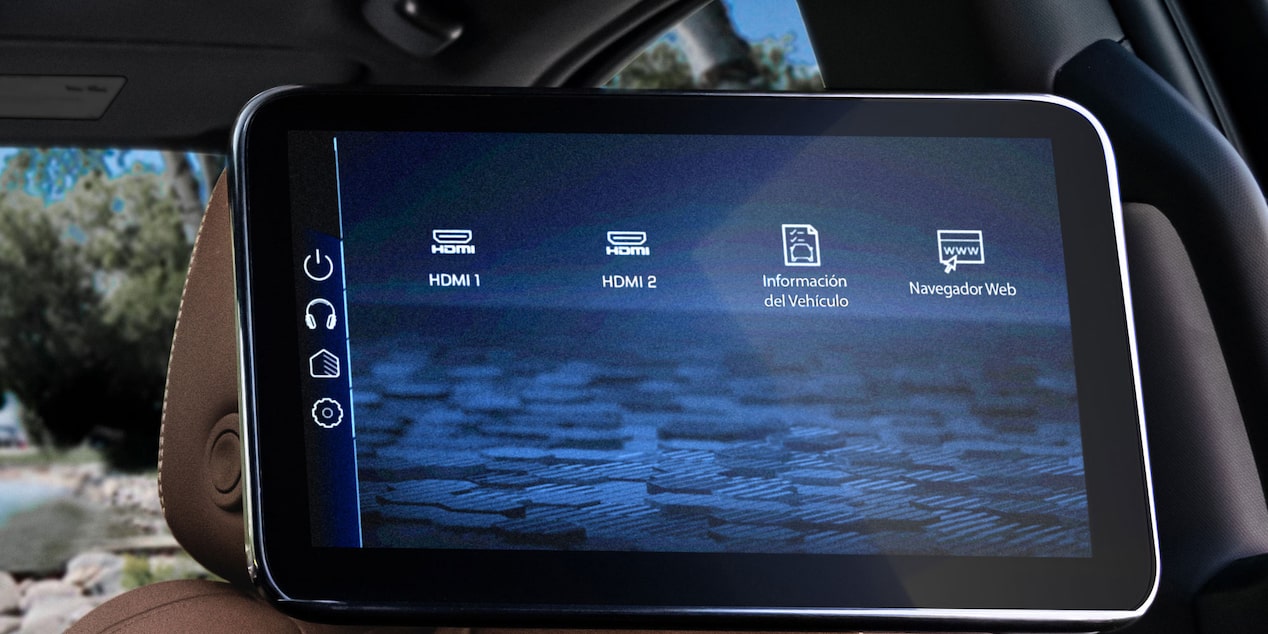 Pantalla trasera de entretenimiento en asiento de Chevrolet Suburban con opciones HDMI y navegador web
