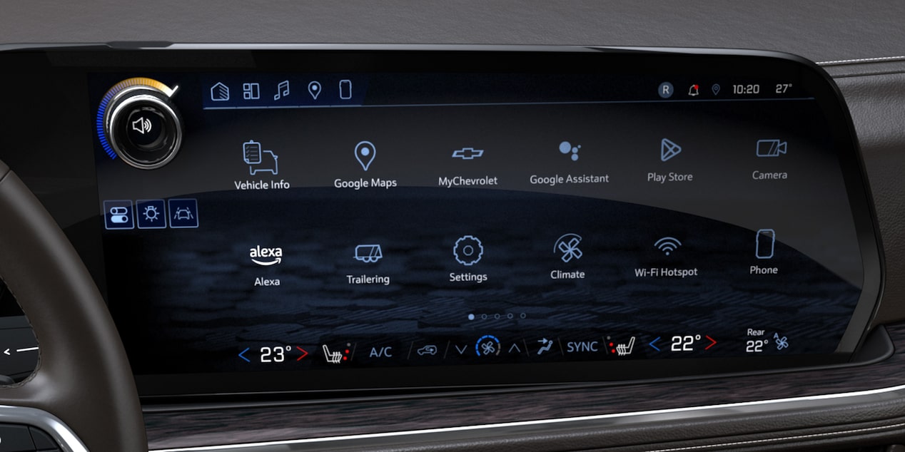Pantalla central de infoentretenimiento de Chevrolet Suburban con integración de Alexa, Google Maps y clima sincronizado