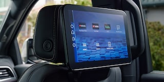 chevrolet-suburban-pantalla-entretenimiento-asiento-trasero