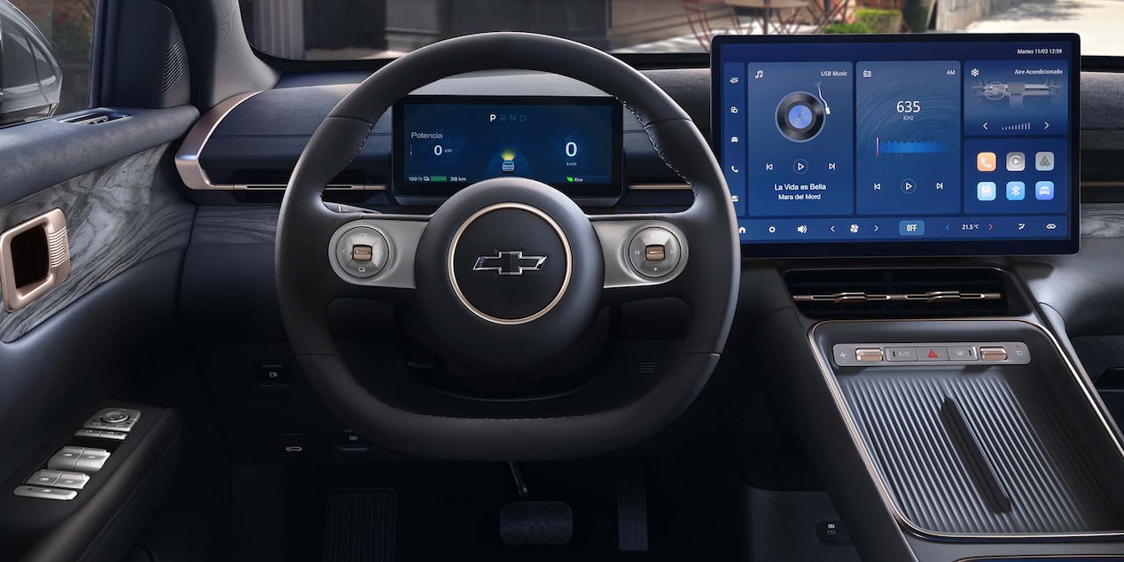 Vista cercana de la pantalla LCD Full HD de 15,6 pulgadas de la Chevrolet Captiva EV.