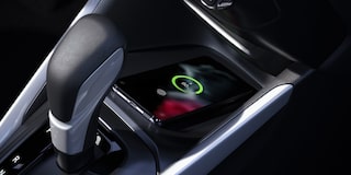 Vista cercana del cargador inalámbrico de la Chevrolet Montana.