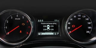 Vista en detalle del tacómetro y velocímetro de la Chevrolet Montana.