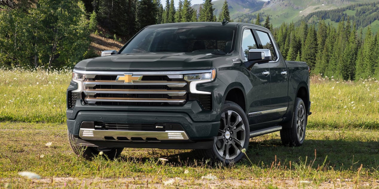 Vista frontal de la Chevrolet Silverado High Country.
