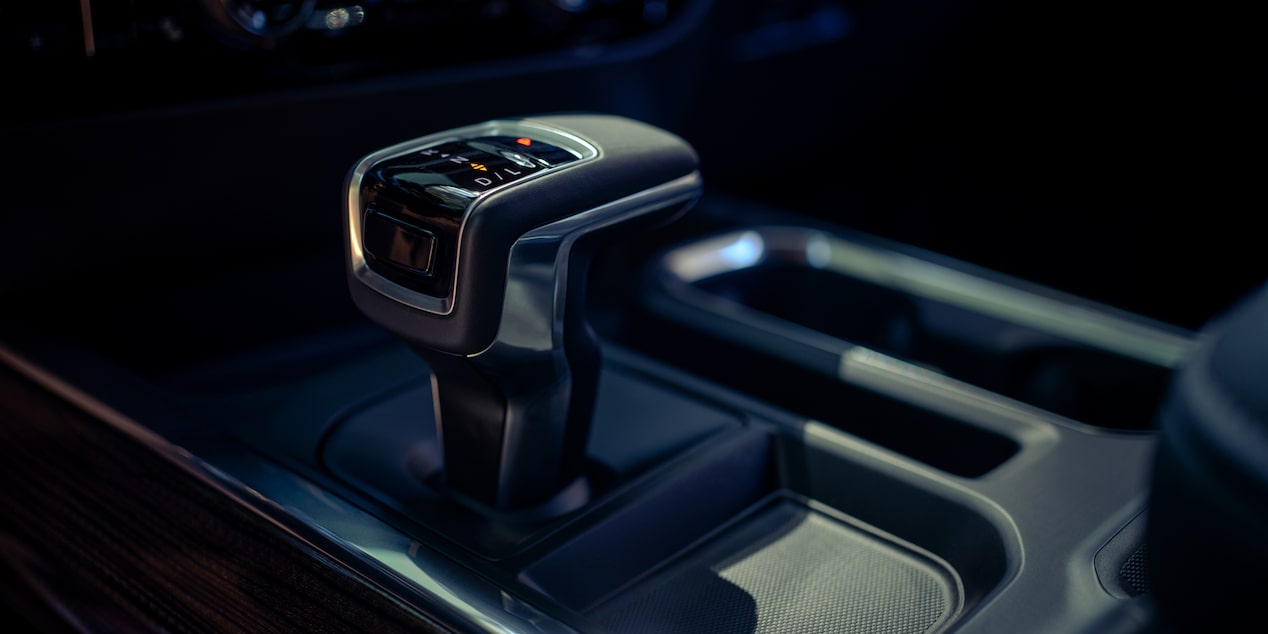 Detalle de la palanca de transmisión de la Chevrolet Silverado.