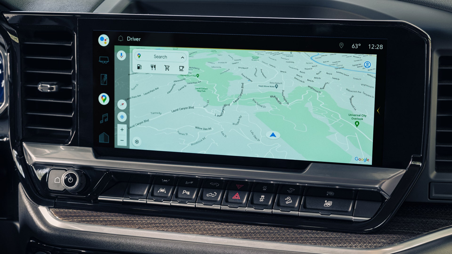 Pantalla de infoentretenimiento en diagonal de la Chevrolet Silverado.