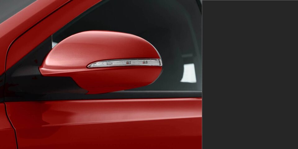 vista del espejo retrovisor del Chevrolet Sail
