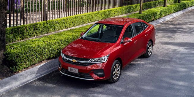 Chevrolet Sail, vista posterior lateral ciudad