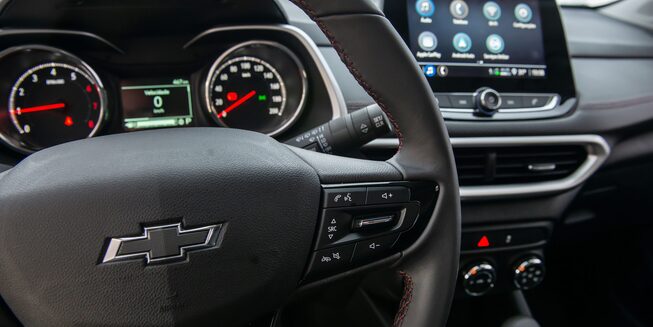 Chevrolet - Volante y seguridad de tu Tracker RS