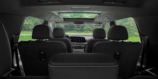 Chevrolet Traverse - Vista panorámica de todo el vehículo desde los asientos traseros