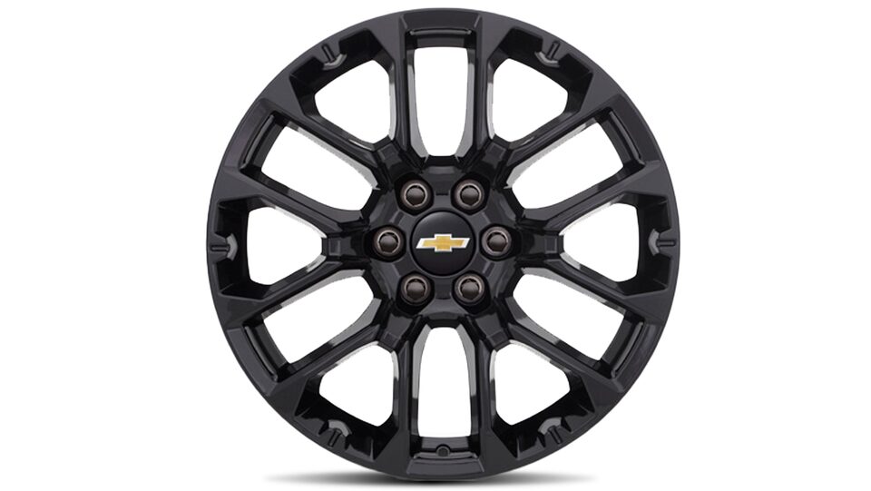 Chevrolet Perú - La Silverado es única en su diseño y estilo personalizado con sus llantas y Bowtie en negro