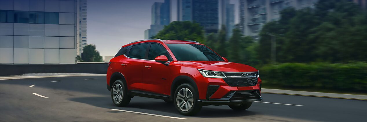 Cheverolet Groove conduciendo en ruta urbana.