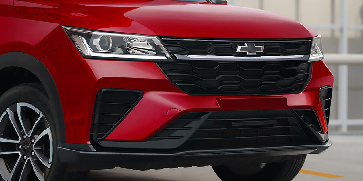 Vista frontal de la Chevrolet Groove destacando la máscara frontal.