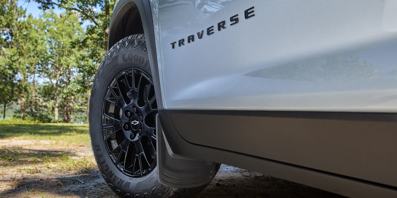 Vista del Estribo bajo izquierdo de la Chevrolet Traverse.